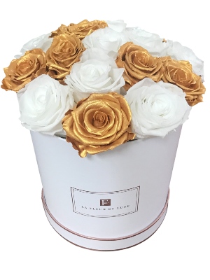Pattern Long Lasting Roses in a Box - Medium White Round